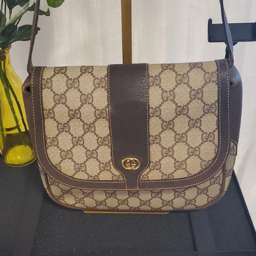 G19- Gucci Shoulder Bag/Crossbody - Picture 3 of 11